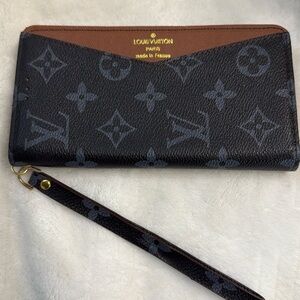 LV wristlet Style Phone Case iPhone 11 Pro Max Compatible